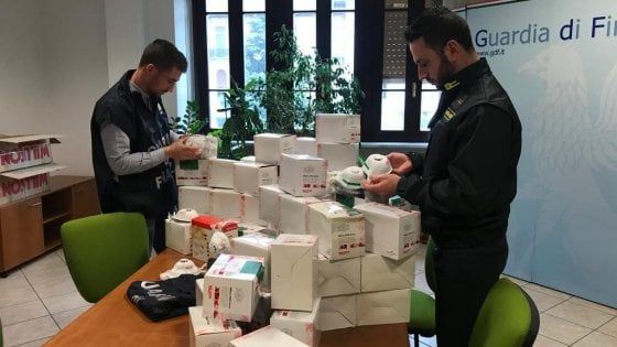 Caserta, Finanza sequestra oltre 1.600 mascherine non sicure