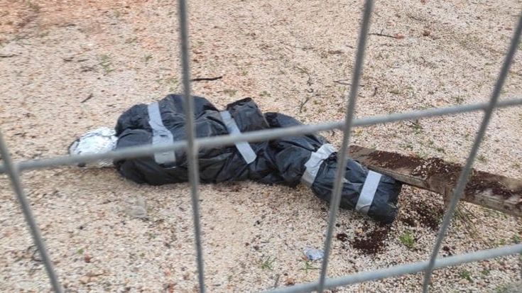 Fantoccio ritrovato in un cantiere a Casamassima: “Pensavamo fosse un cadavere”. Avviate indagini