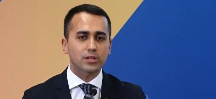Di Maio presenta il programma M5s per le europee: "Salario minimo e stop all'austerity"