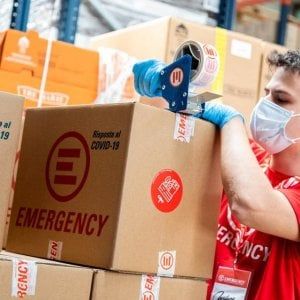 Pandemia, il programma "Nessuno escluso: 28.000 pacchi alimentari a  2.000 famiglie dai 640 volontari 