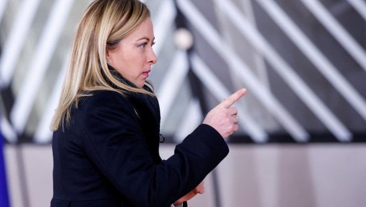 Meloni agli ambasciatori: "Errore dipendere troppo da Usa per la sicurezza. Utilizzare di più l'italiano". Stasera in Iraq: visita ai militari a Erbil 