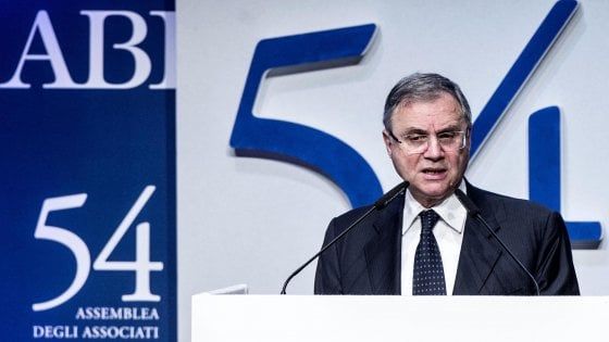 Il Covid ha spinto il Pil italiano al 1993. Visco: "Rimuovere gli ostacoli che frenano l'innovazione"