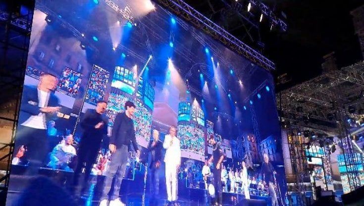 Napoli, De Laurentiis sul palco di D'Alessio: "'Napoli Napoli' di D'Angelo sarà l'inno ufficiale"