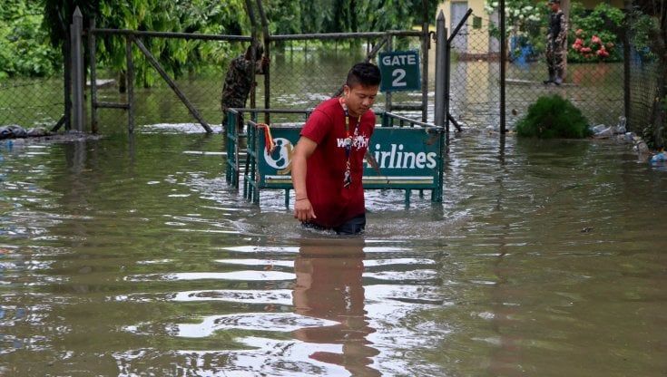Frane e inondazioni,  85 morti in India e 31 in Nepal 