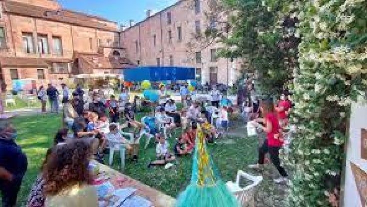 Ferrara la prende con Fantasia. Per scoprire "cosa c’è di allegro in questo maledetto paese" 