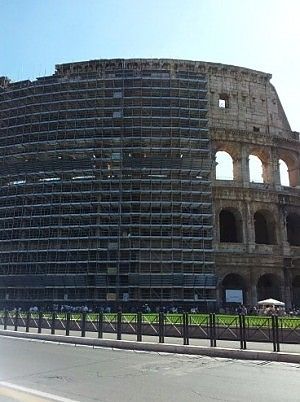 Colosseo, chiusa la prima fase del ponteggio<br />via al restauro entro una settimana