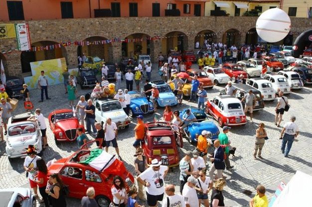 Che festa per la Fiat 500 a Garlenda