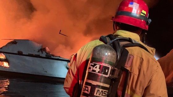 California, barca prende fuoco nella notte: 34 morti, in salvo i 5 membri dell'equipaggio