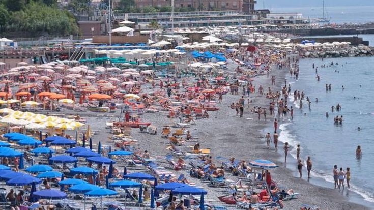 Spiagge, già partite le prime diffide ai Comuni che prorogano le concessioni