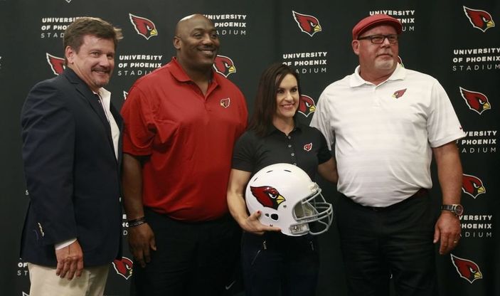 Nfl, ecco la prima donna che allenerà in Nfl: Jen Welter ai Cardinals 