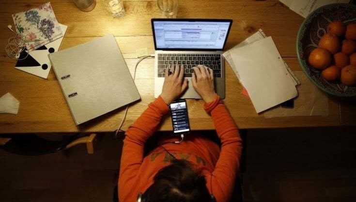 In arrivo i nuovi aiuti: bonus bollette esteso e smart working prorogato per chi ha figli