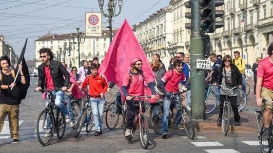 Foodora e gli altri, a Torino l'adunata europea dei "ragazzi delle pizze": "Fronte comune per non farci sfruttare"