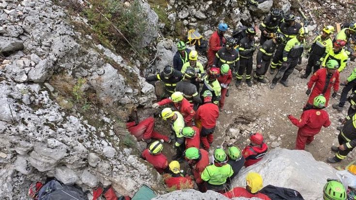 Sardegna, speleologo bloccato nella grotta: è stato estratto, è vivo