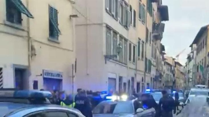 Dopo la maxi rissa in via Palazzuolo aggressione davanti alla moschea: “Consiglio comunale straordinario”