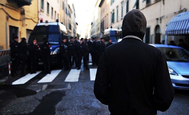 Livorno, la digos perquisisce<br />la ex Caserma occupata