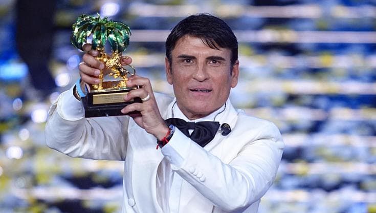 Sal Da Vinci: “Il bimbo prima di tutto”. Il vincitore di Sanremo rimanda a domani rientro a Napoli