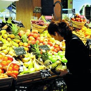Commercio appeso agli alimentari, ma le vendite calano dello 0,1% ad aprile