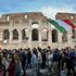 Tra i giovani in rivolta ritorna il Tricolore: 'L'Italia è anche nostra'
