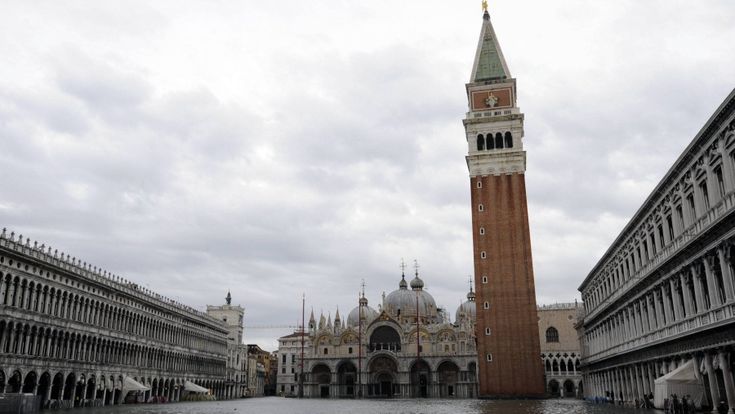 Intellettuali vs partiti. Battaglia a Venezia sull’addio a Mestre