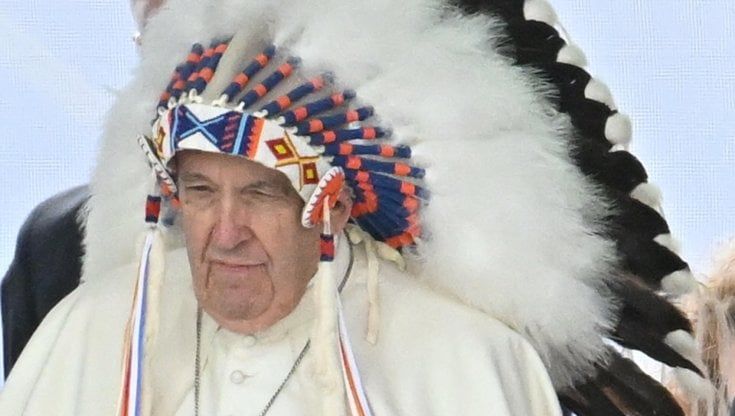 Il mea culpa del Papa sulle tombe degli indigeni:  “Chiedo perdono, la Chiesa è stata complice degli abusi"