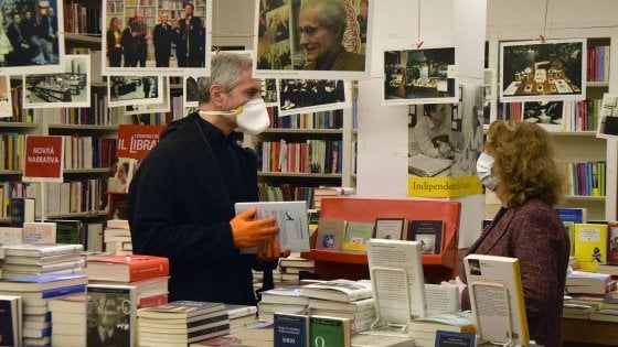 Convivere con il Covid-19, la ricetta dei medici: "Ecco come ripartire in cinque punti"