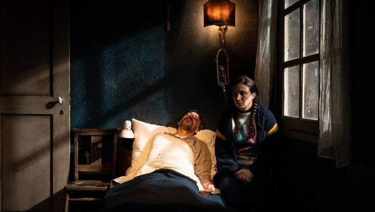 Lo scrittore prigioniero e l'ammiratrice psicopatica: a Teatro Due rivive Misery, thriller di culto