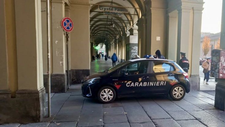 Spaccio sotto i portici di via Nizza, blitz dei carabinieri