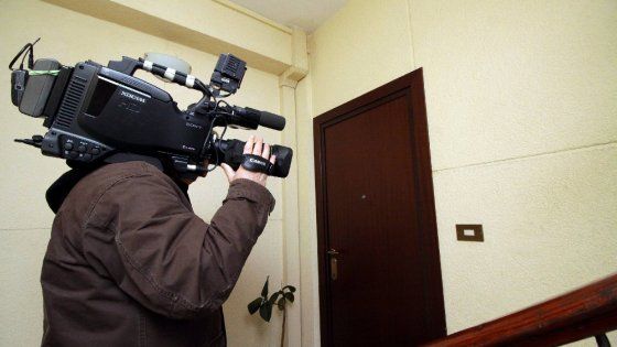 Milano, bimba di 9 mesi morta di fame. Il pm: "Genitori non poveri, quel giorno comprarono auto"