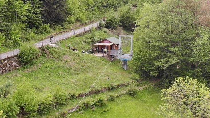Ghizlane Moutahir, morta a 41 anni precipitando per 40 metri dalla zipline di Bema: “Sotto indagine la sicurezza dell’imbracatura”