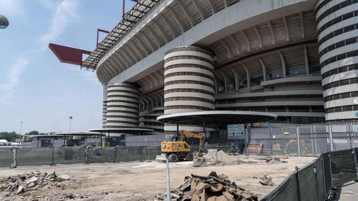 San Siro, diffida al Comune dopo la demolizione della biglietteria sud: “Stop alle ruspe”