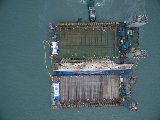 Corea del Sud, recuperato il relitto del Sewol: morirono 304 persone