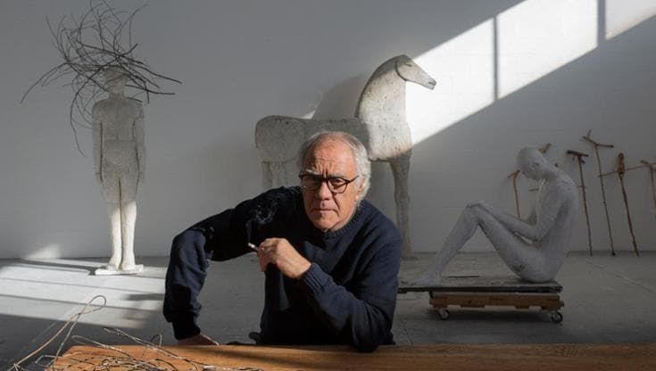 Mimmo Paladino e la Puglia d’artista: mare, angeli e il legame con Dalla. “Che estati qui con Omero”