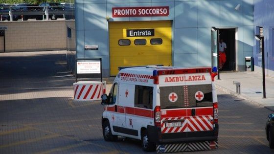Riccione, undicenne investito da un Suv mentre va a scuola. E' grave