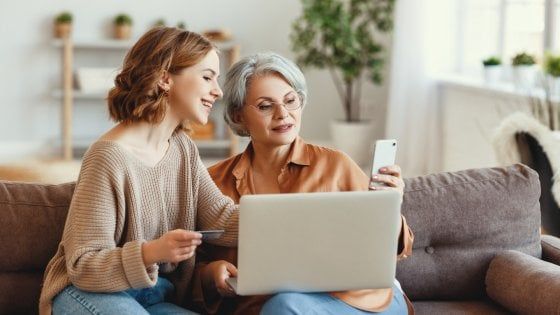 La pandemia accelera la diffusione della digitalizzazione: gli europei preferiscono un mix tra virtuale e fisico