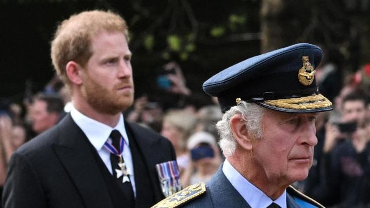 Harry, primo passo per riottenere la scorta di Stato. C’è chi ipotizza il ritorno dei figli a Londra