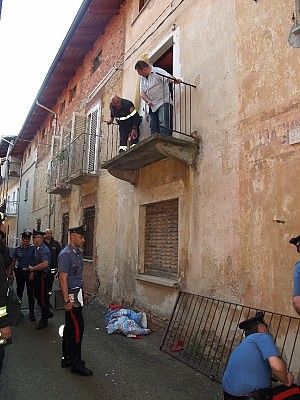 La ringhiera cede, bimbo<br />precipita dal balcone: salvo