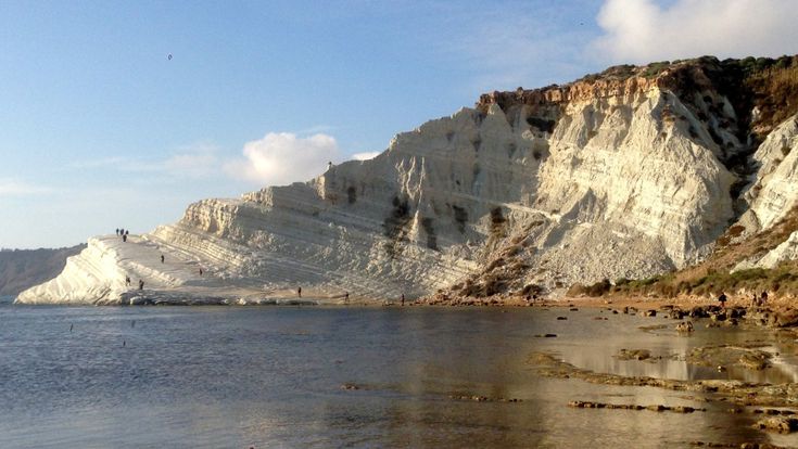 In Sicilia, alla fine dell'anno a piedi nudi sulla Scala dei Turchi
