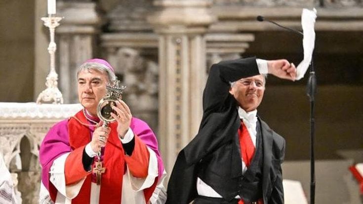 San Gennaro, il prodigio delle ampolle nella basilica di Santa Chiara. L’arcivescovo Battaglia: “Mai più sangue innocente scorra a Napoli”