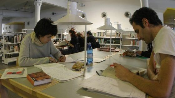 Milano si conferma la città dove si legge di più, secondo la classifica di Amazon