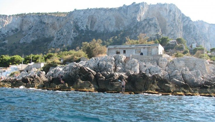 Palermo, la battaglia di Punta Priola: la Regione assegna il fabbricato, associazioni e Comune protestano     