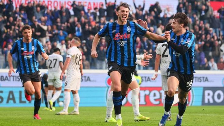 L’Atalanta ribalta il Napoli e rivede la zona Champions: 2-1, decide Samardzic