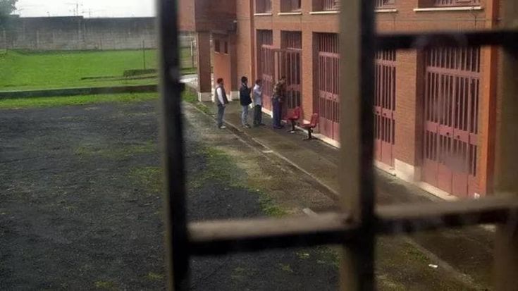 Il giudice sospende tre agenti della penitenziaria: “Torture nel carcere di Casal del Marmo”