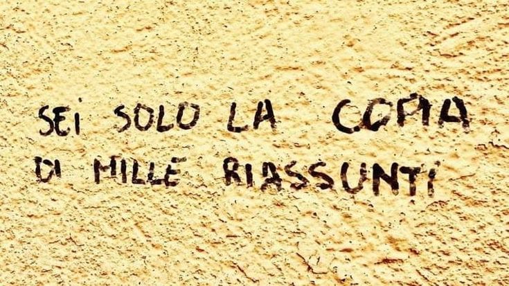 Leo Vicari e i suoi scatti social: “Fotografo gli stati d’animo che le persone affidano alle scritte sui muri”