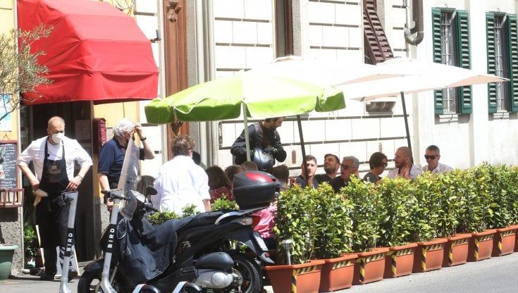 Firenze, per i tavolini all’aperto di bar e ristoranti  c’è la proroga al 31 dicembre