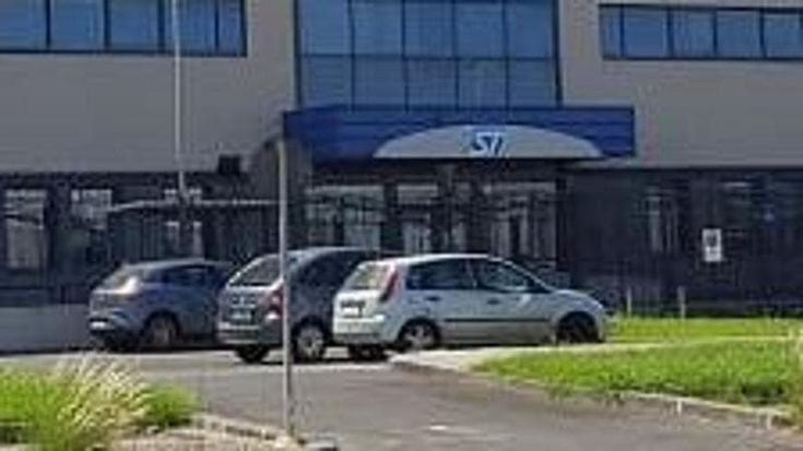 Lo spauracchio degli esuberi è allarme alla Stm di Catania. L’azienda: “Uscite volontarie”