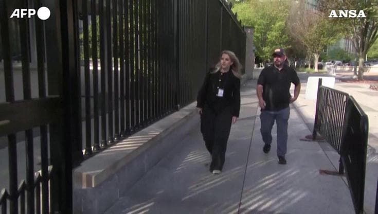 Giornalisti respinti dalla Casa Bianca: gli effetti del divieto di Trump a Cnn, Msnbc e Politico