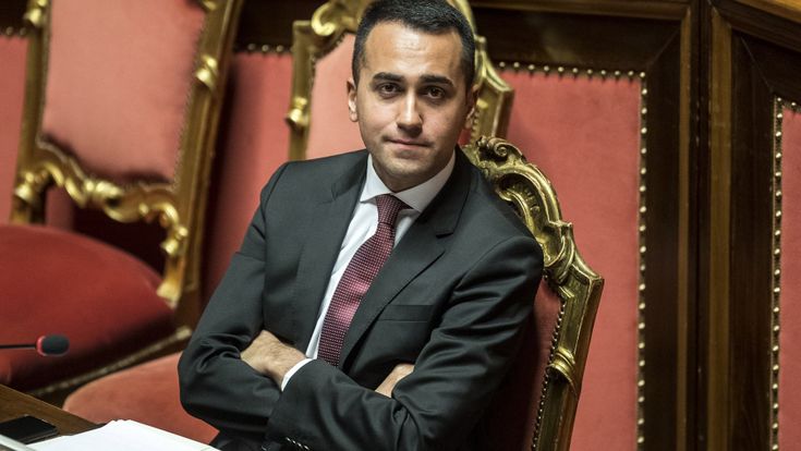 Reddito di cittadinanza: i Cinque Stelle tirano dritto "Ma sarà solo per gli italiani"
