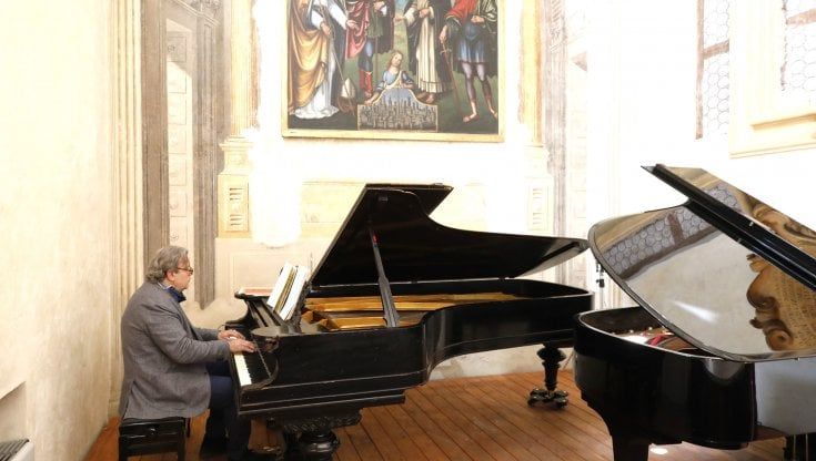 Raro e prezioso, torna a suonare il pianoforte dimenticato