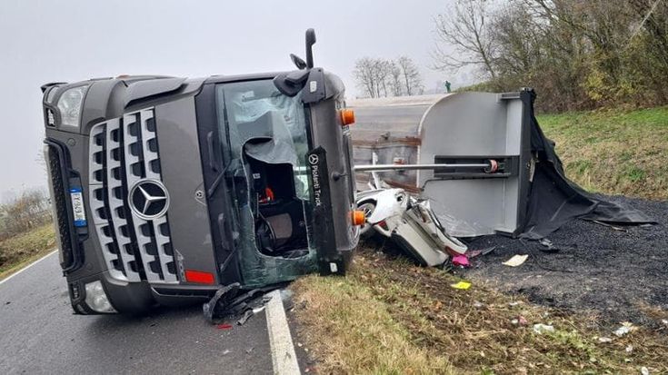 Molinella, camion travolge un’auto: muore una donna di 58 anni
