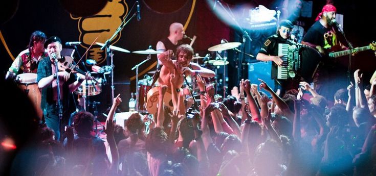 Il ritorno dei Gogol Bordello. Hutz: "Lavavetri in Italia per comprarmi Nick Cave"